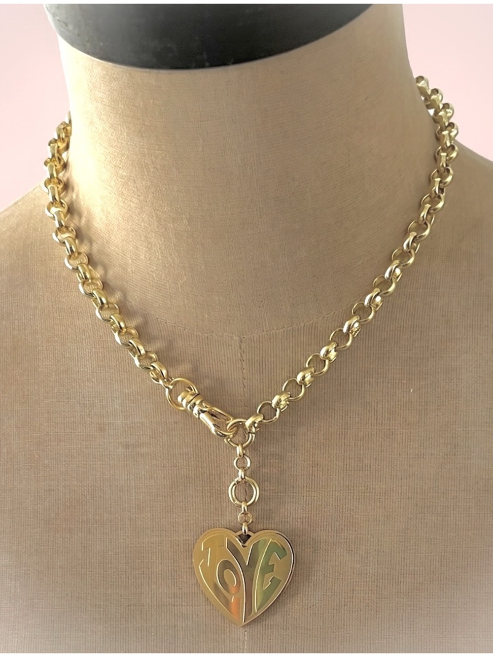 NWT Designer L 🩷 V E Necklace